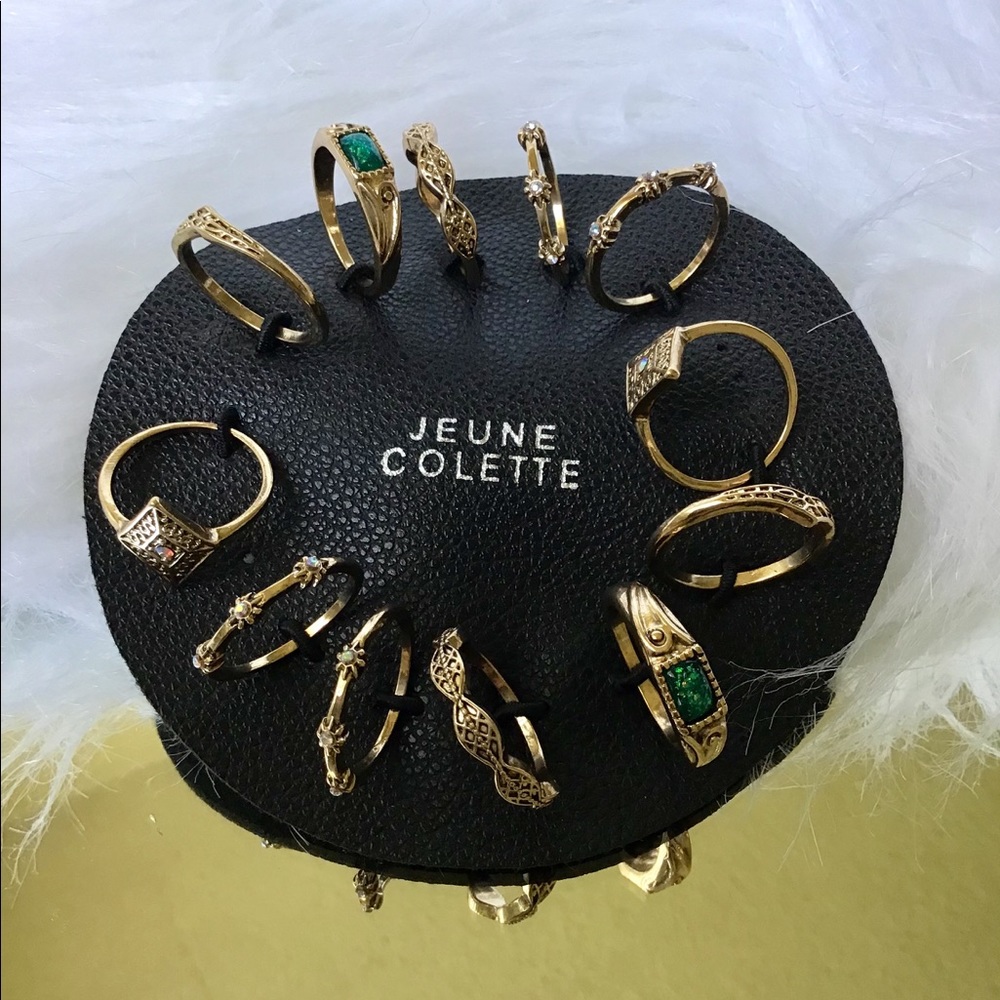 12 beautifully detailed gold & emerald green rings